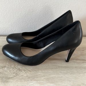 Clarks heels size 8 pumps black leather NWT